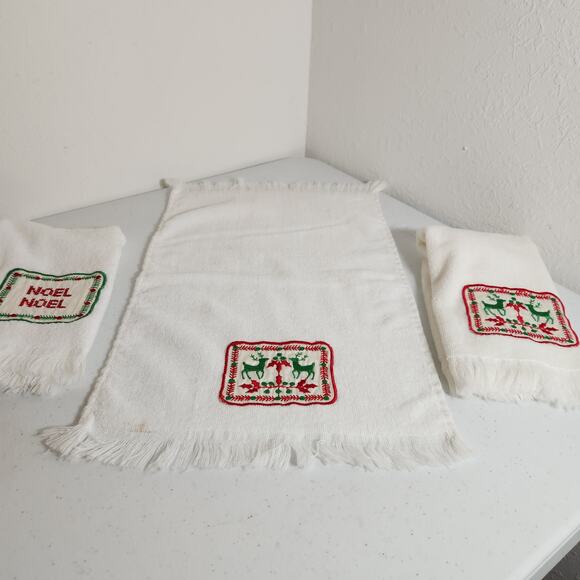 Fieldcrest Christmas Tea Finger Tip Towel White with Embroidered Red and Green - Picture 3 of 11